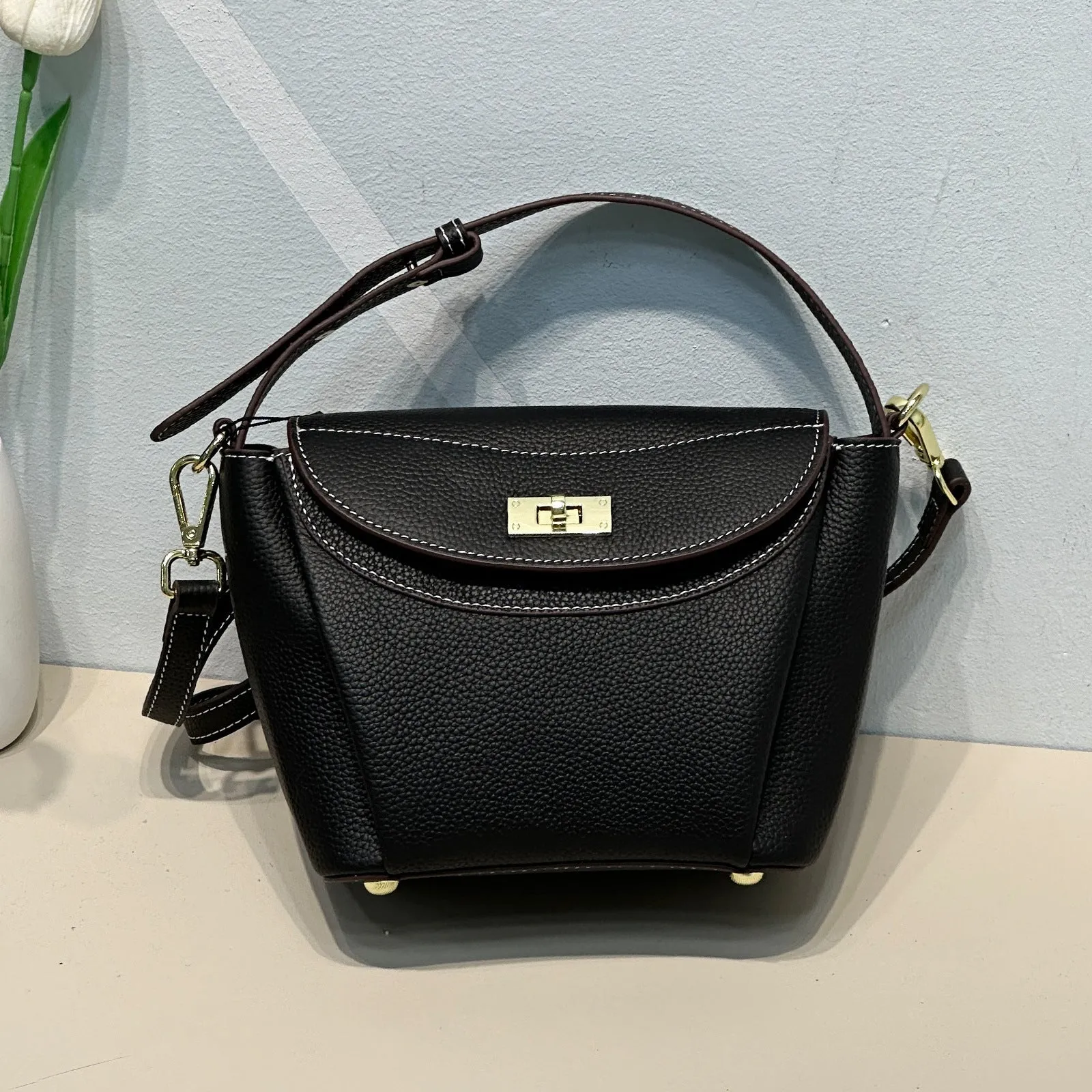 Luxury versatile handbag