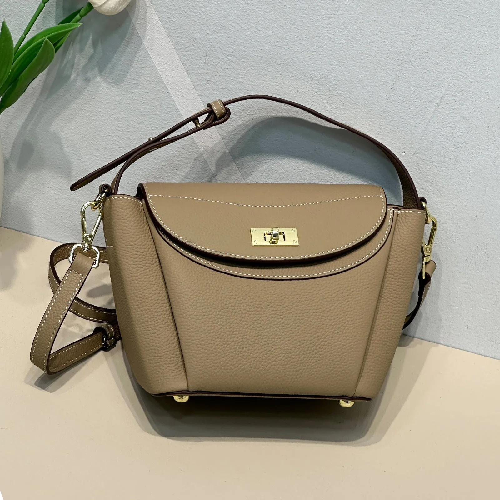 Luxury versatile handbag