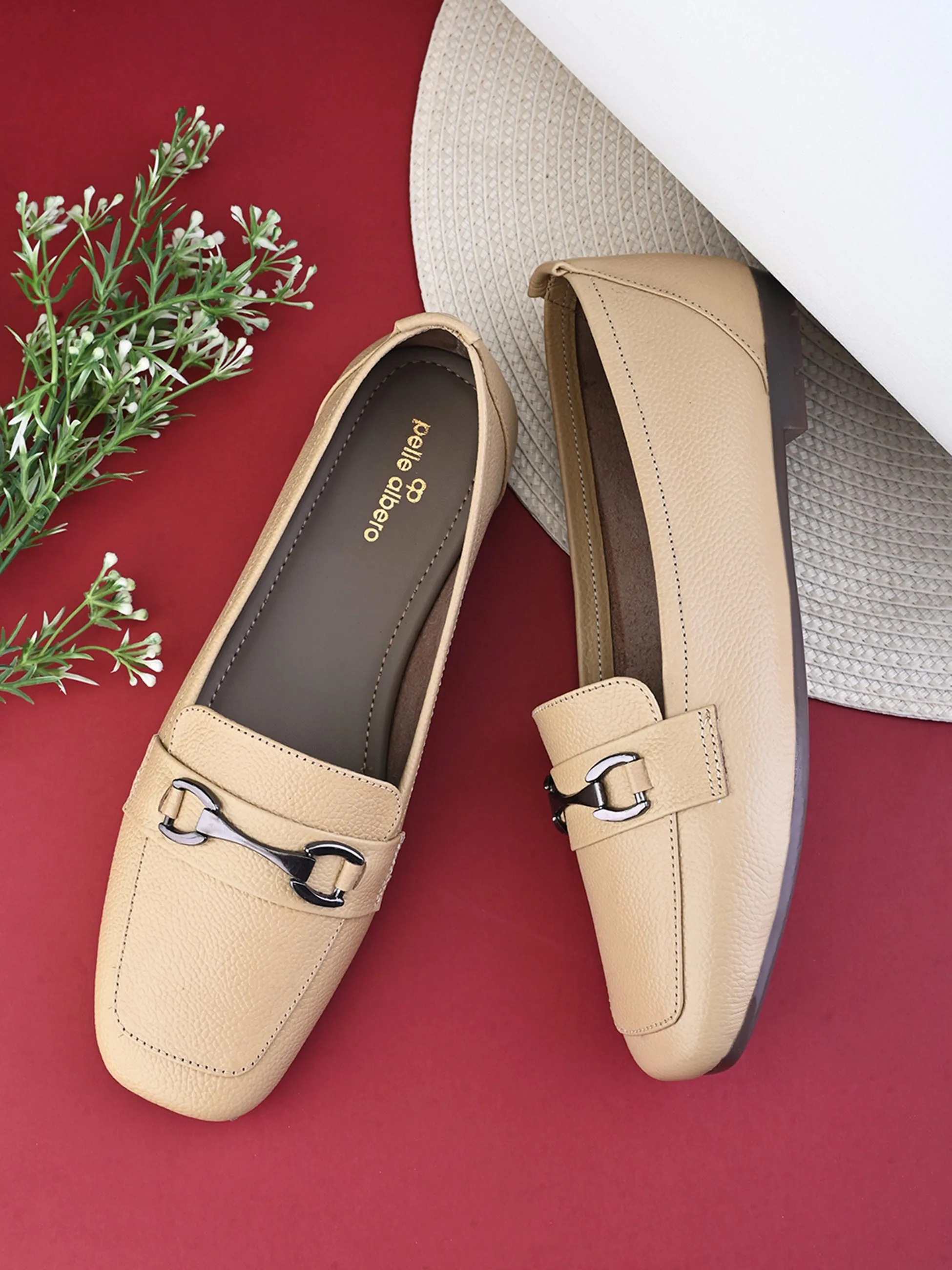 Pelle Albero Female's Cream Leather Flat Ballerina